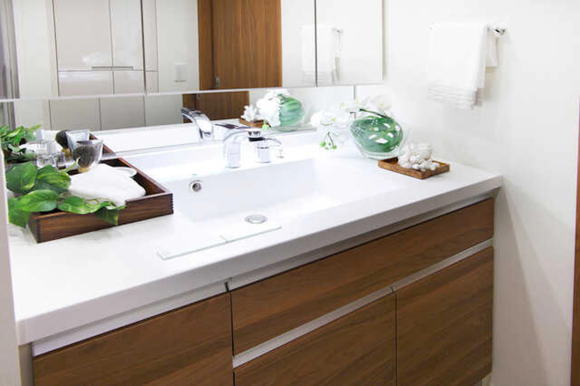 洗面所・脱衣所にピッタリの壁紙の選び方!張り替え費用・おしゃれなコーディネート実例