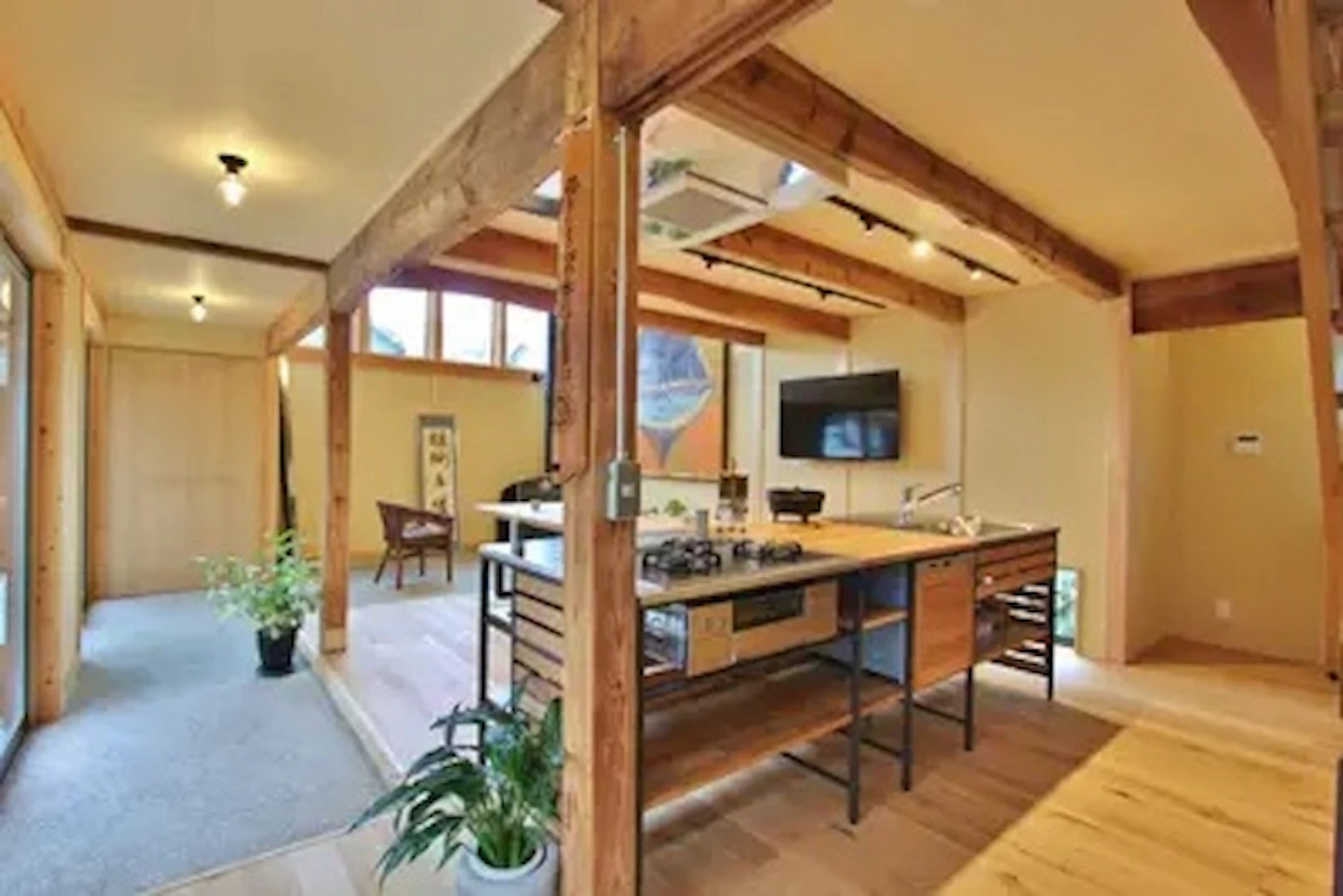 【事例⑧】古材・無垢材とステンレスが調和するキッチン