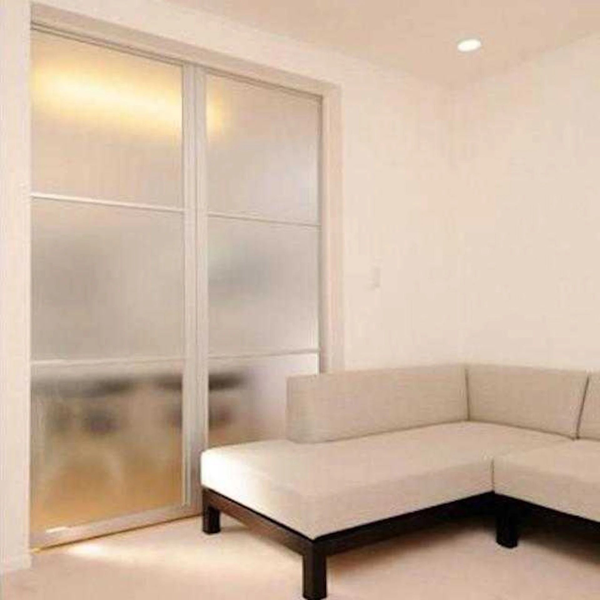 ⑦ 採光のため室内窓や半透明ガラス戸も検討を