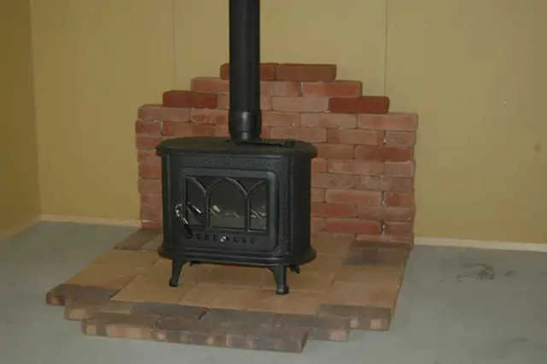 低価格で薪ストーブを設置