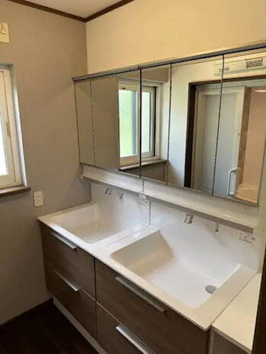 【約68万円】広い洗面化粧台にリフォーム