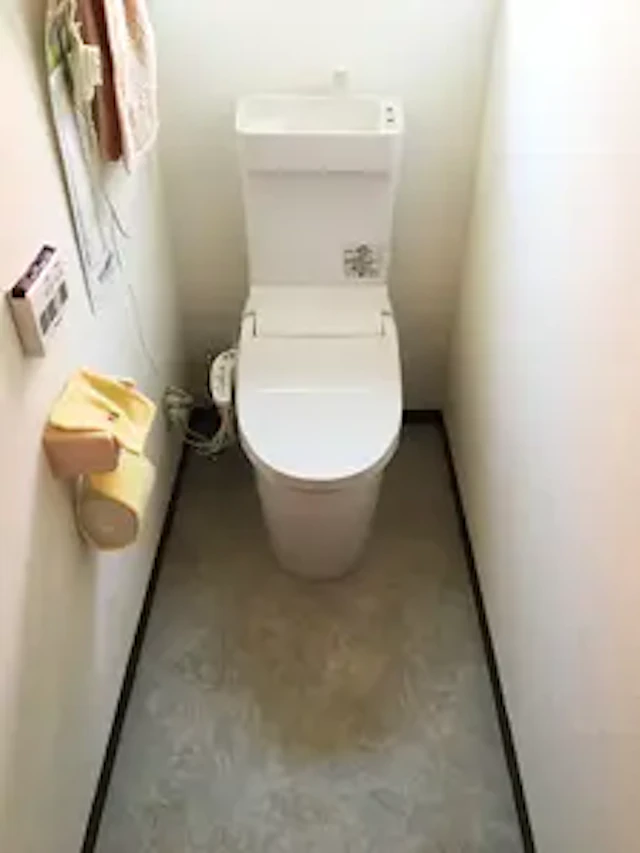 事例2:水漏れによりトイレの床・壁に被害