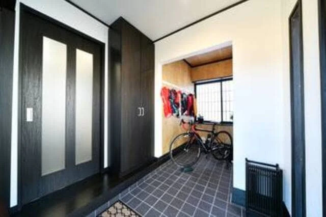 【戸建て住宅】自転車置き場のアイデア10選！おしゃれにみせる工夫もご紹介 | リフォーム費用の一括見積り -リショップナビ
