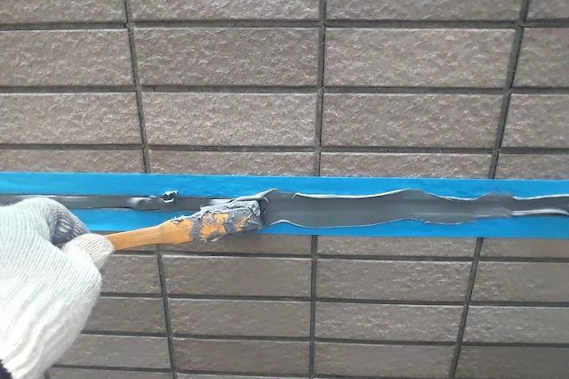 タイル壁の打ち継ぎ目地打ち替え