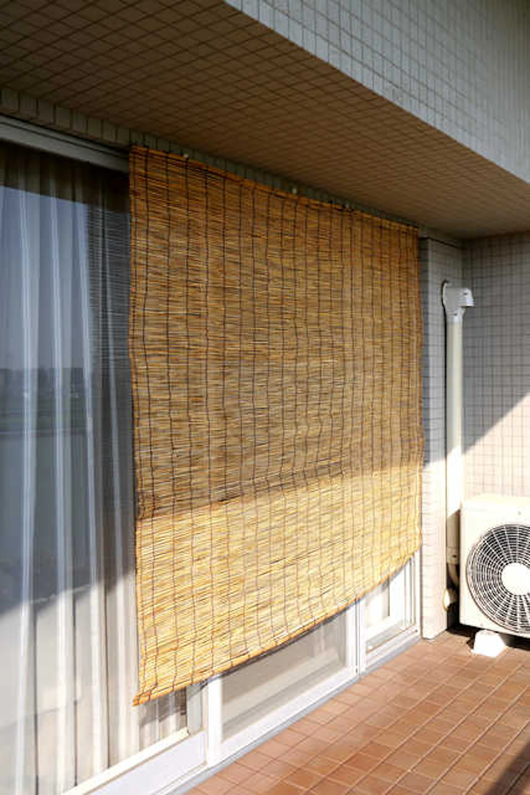 窓の外に取り付ける