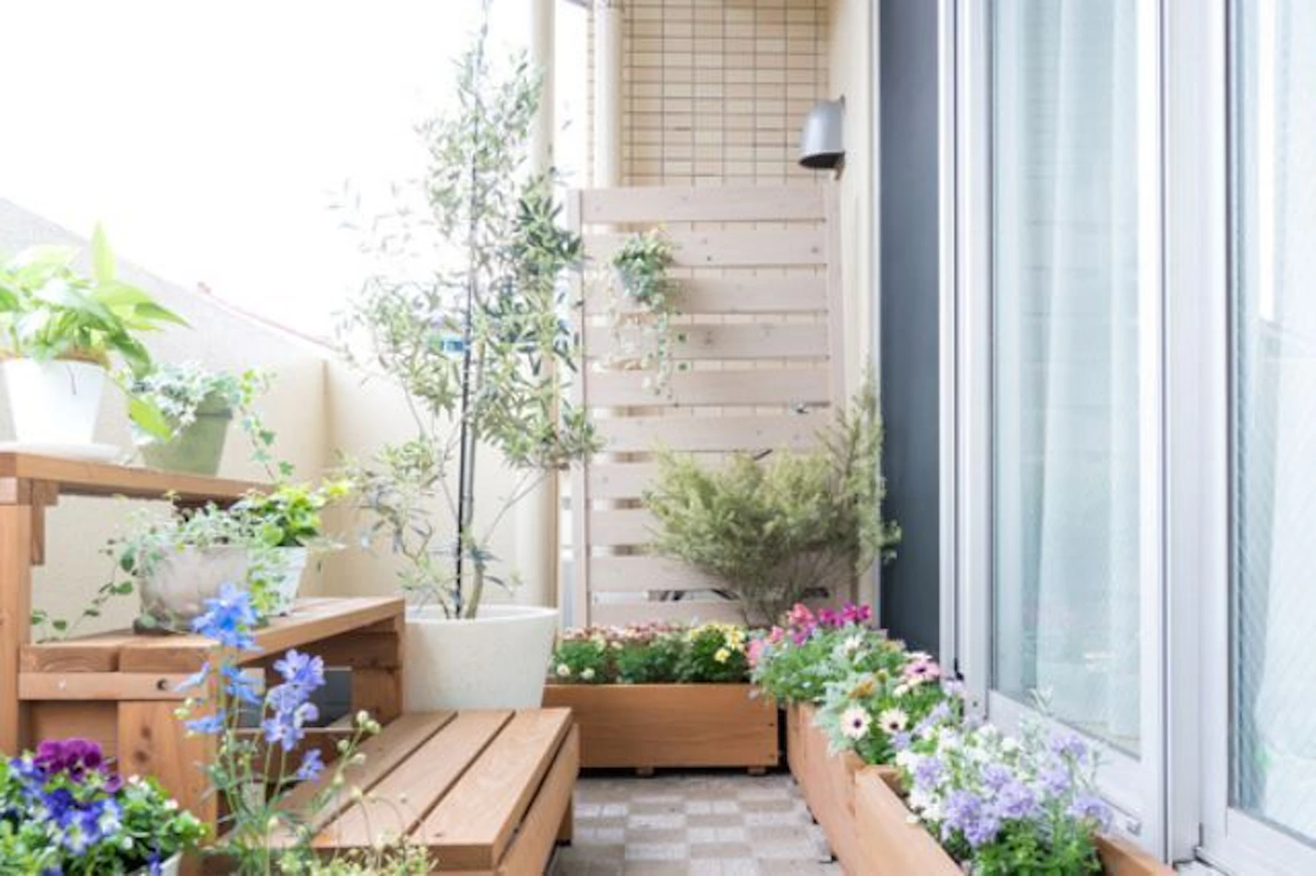 おしゃれなバルコニーにするインテリア