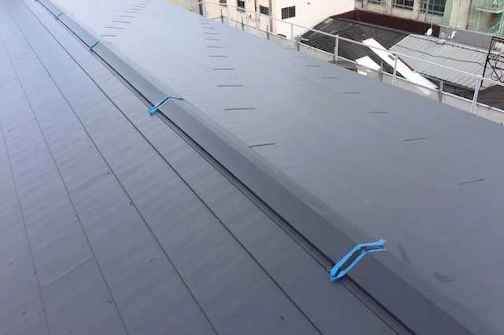 スレート屋根のカバー工法(重ね葺き)リフォーム事例