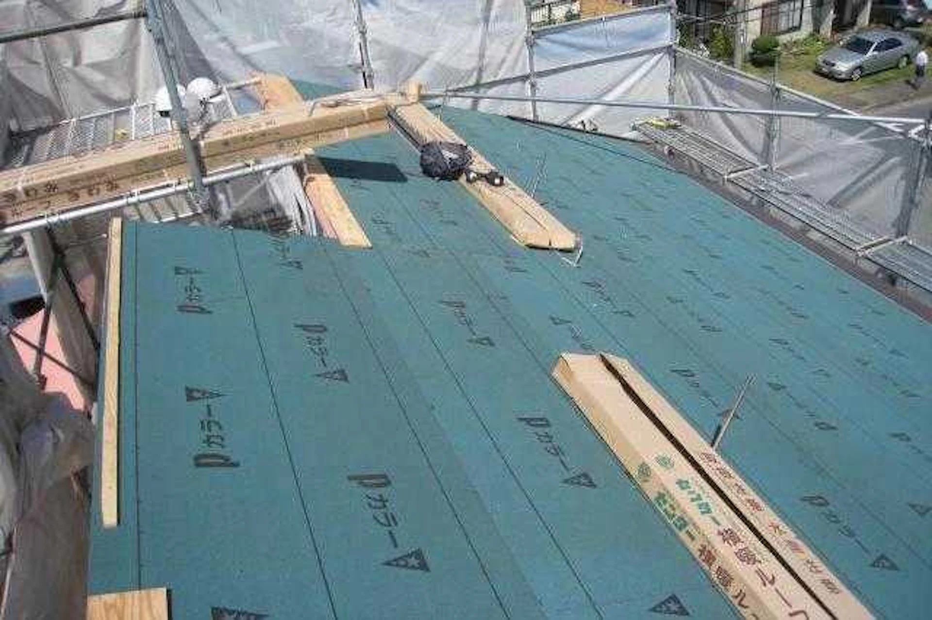 20年に一度は、ルーフィング(防水シート)などの交換・補修を