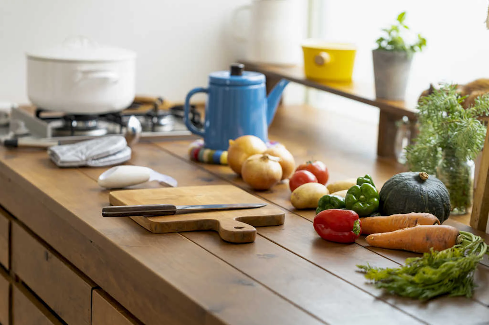 キッチンのワークトップ(天板)の素材比較!交換やDIYによる修復は可能か?