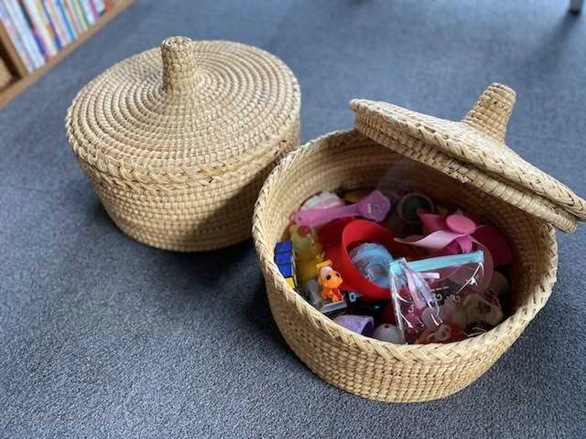 収納例④:グルーピングが難しいモノは、片付けが楽チンな箱の中へ