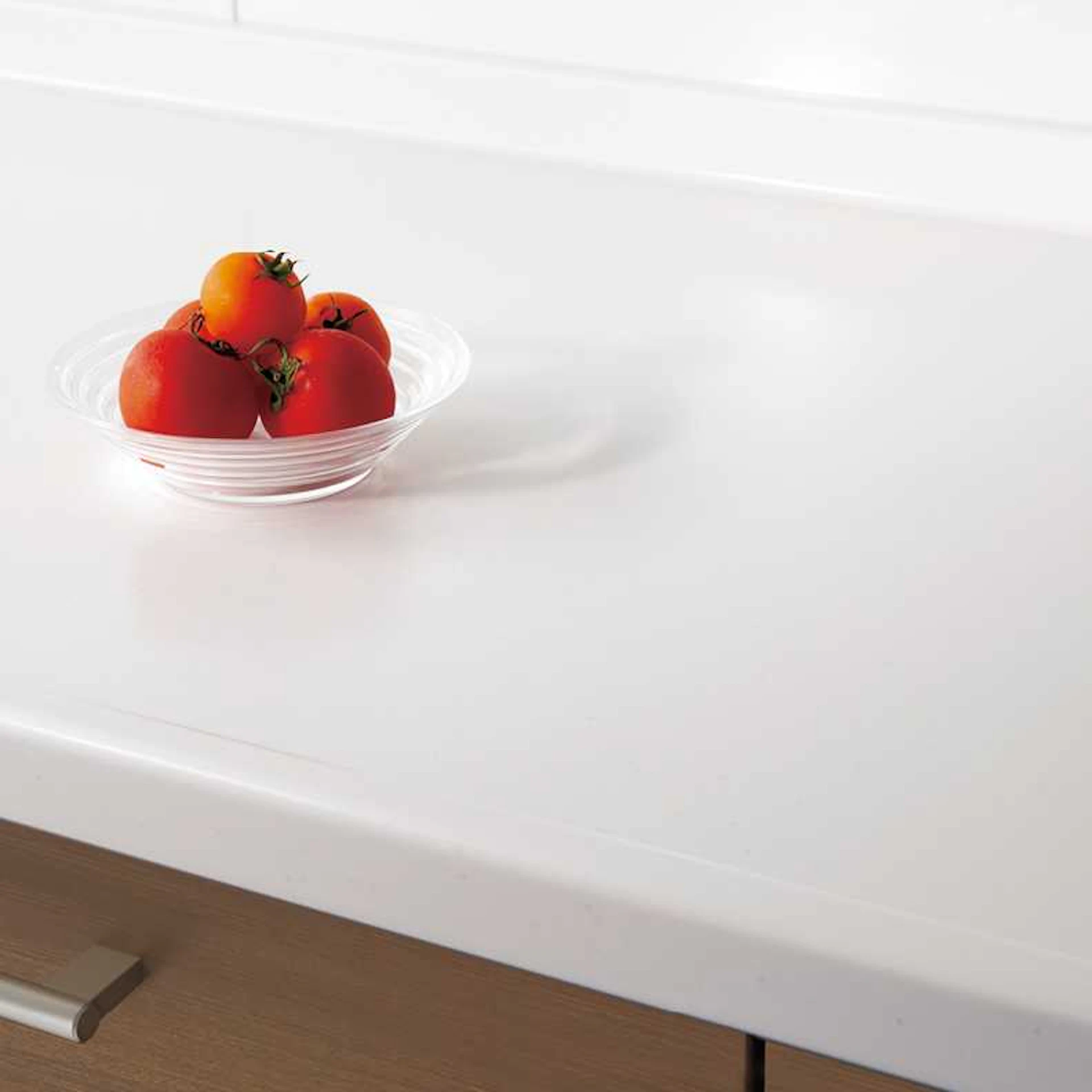 カウンターは人工大理石／ステンレス