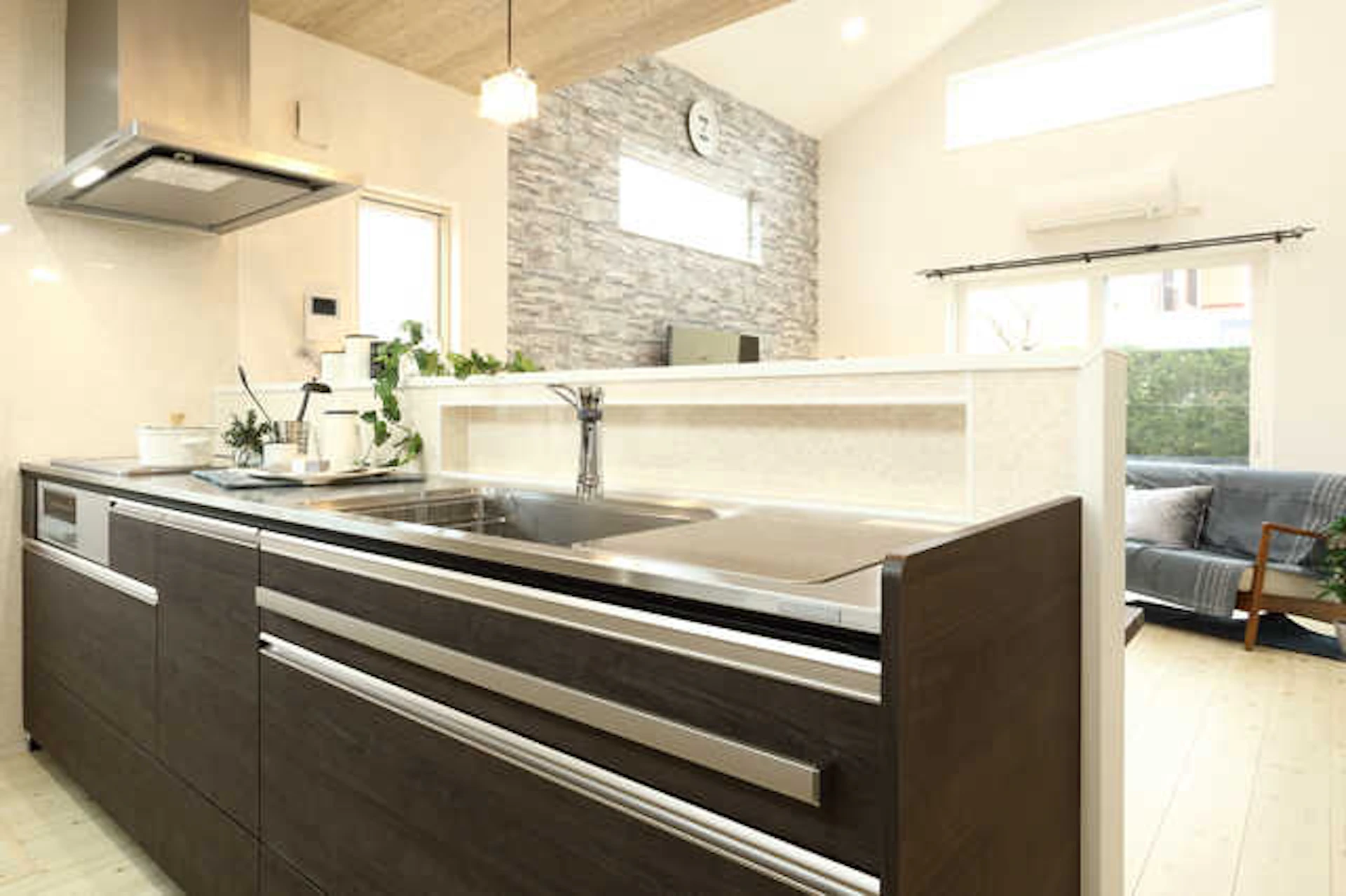 明るいLDKの対面キッチン