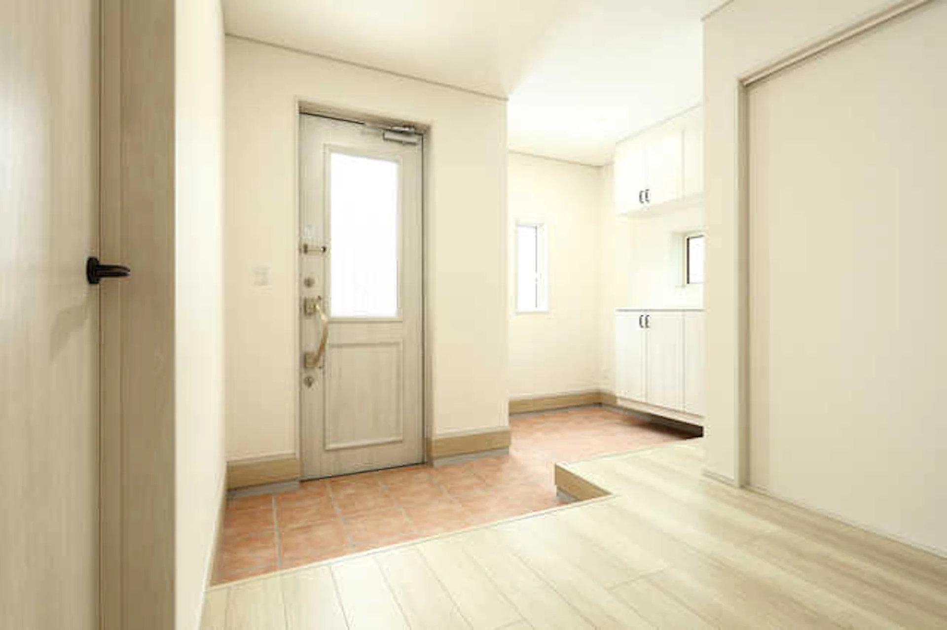 収納スペースが多く、広々とした玄関