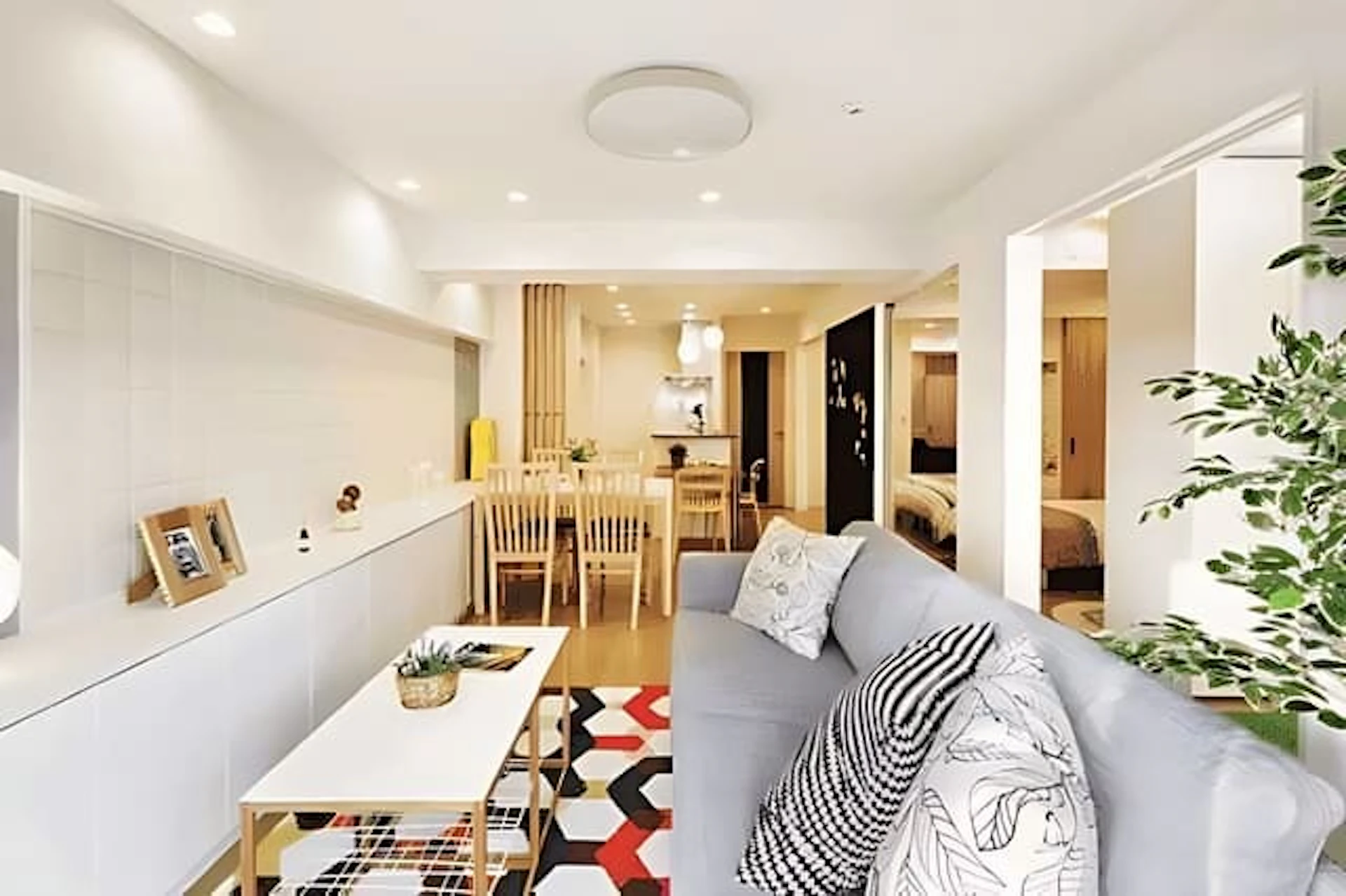 モダンでおしゃれな雰囲気のリビングルーム