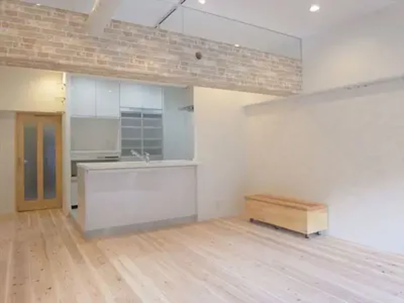 事例7:天然木の使用でナチュラルで温かみのある空間に