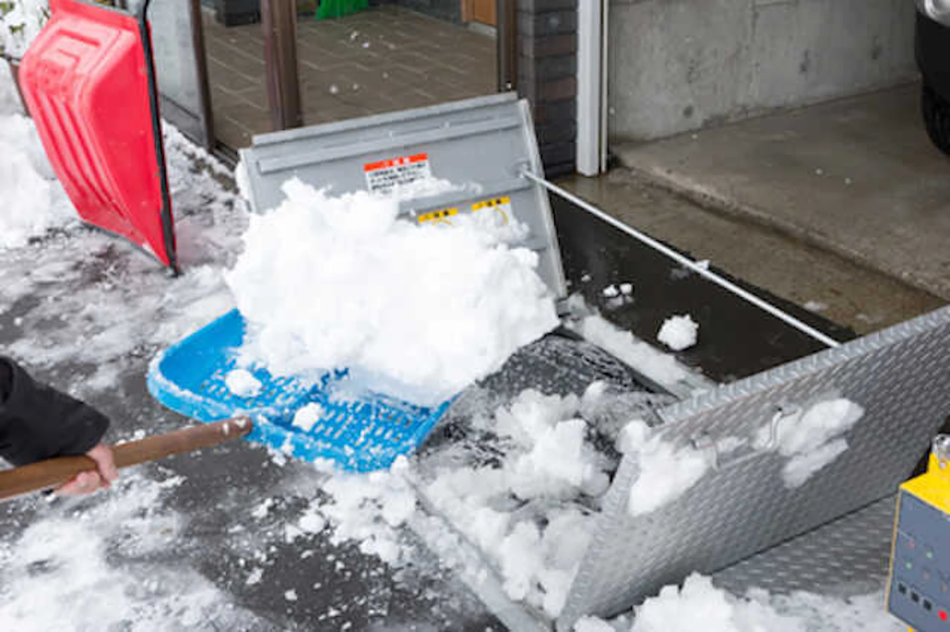 ⑦雪かき対策なら、ロードヒーティング・融雪槽・融雪機が◎