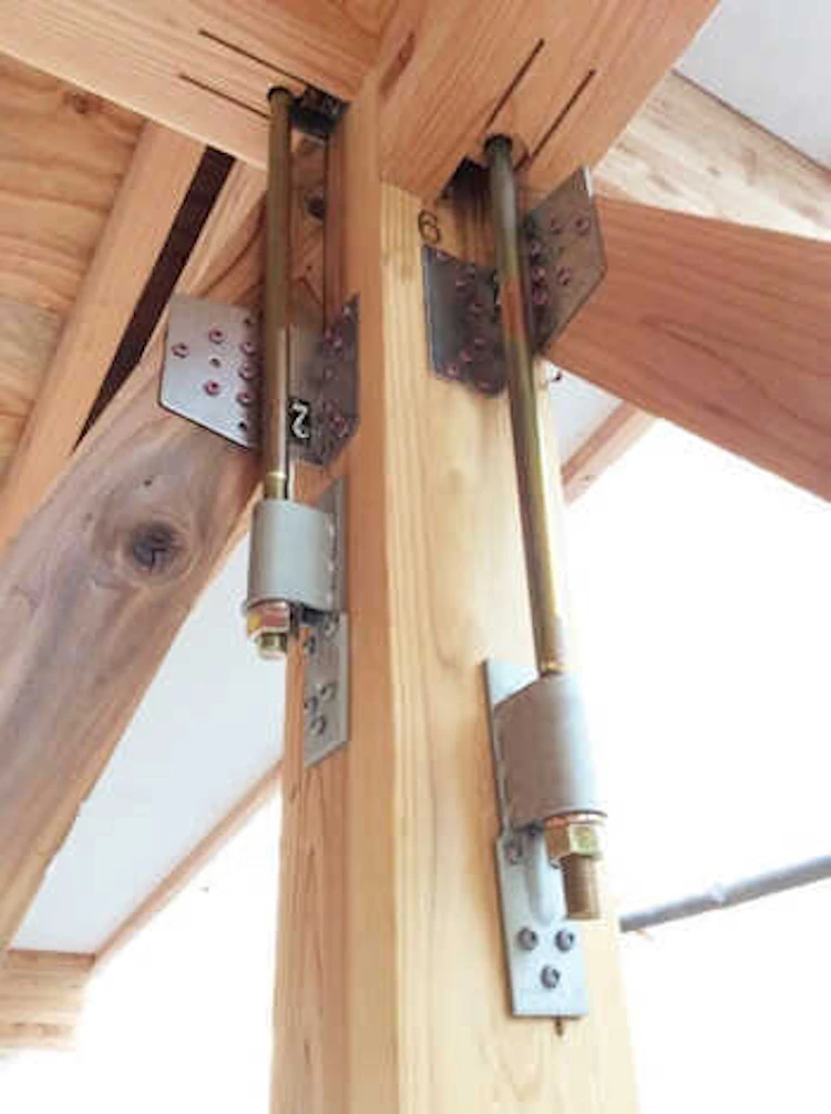 耐震補強の金具