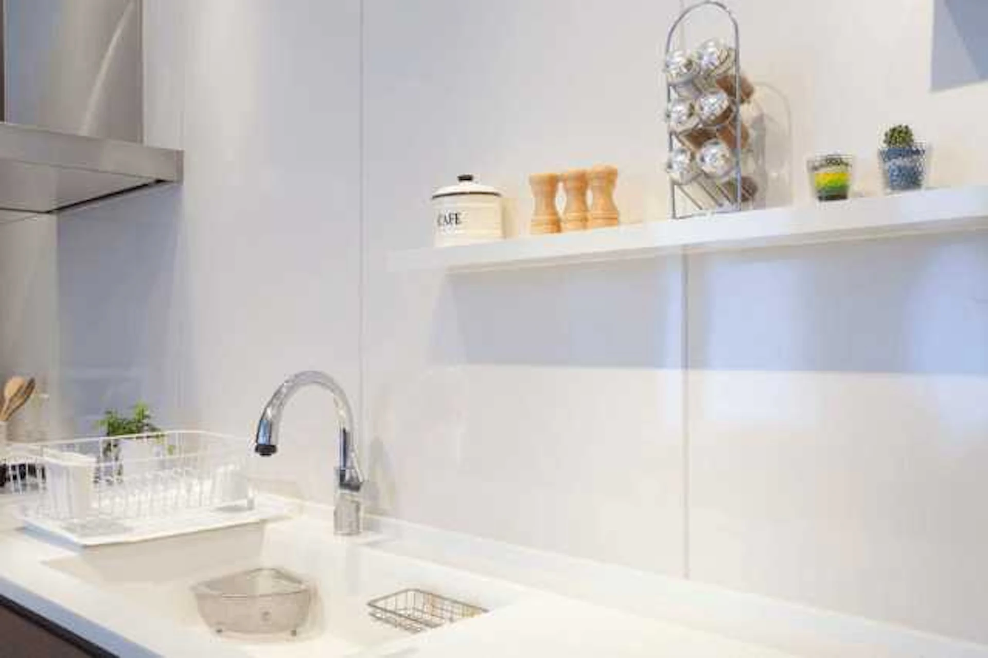 キッチンの壁材はパネルとタイル、どちらが良い?リフォーム価格や特徴を比較