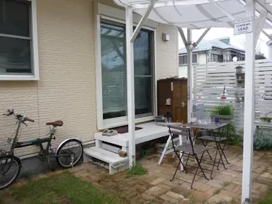 お庭にホワイトのガーデンルーム もう一つのお部屋に