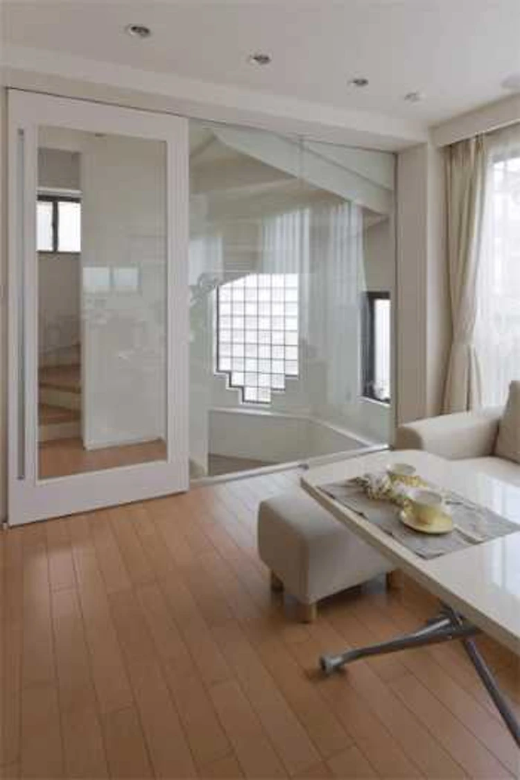 自然光が入る室内階段