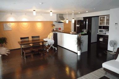 こだわりの壁紙と照明<50万円>