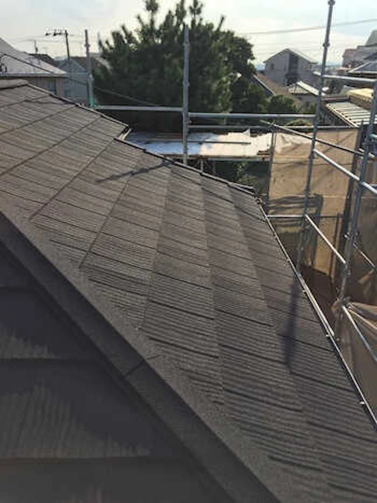 野地板を張り替え、ジンカリウム鋼板屋根へと葺き替え