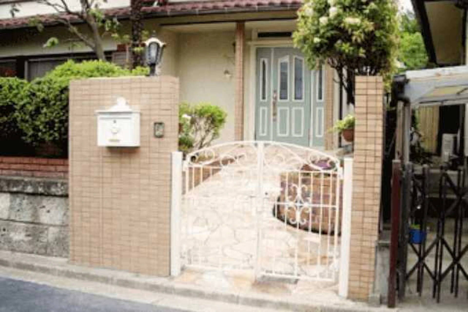 "門扉リフォームの価格・施工事例!工事期間や注意点も紹介