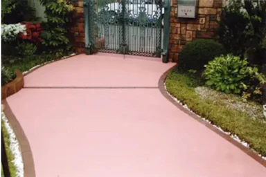 華やかなアプローチにリフォーム