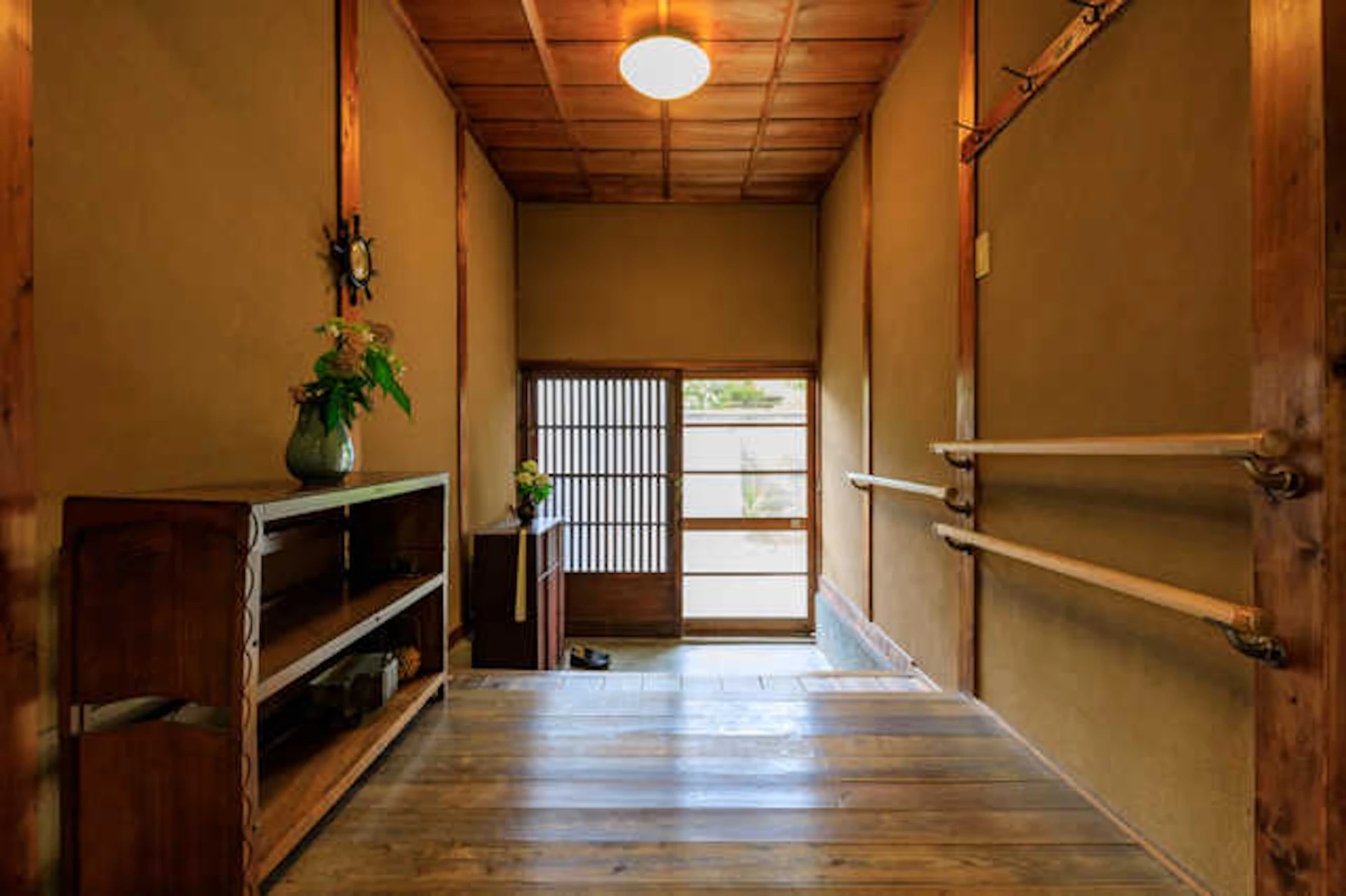 玄関の引き戸のリフォームにかかる費用相場