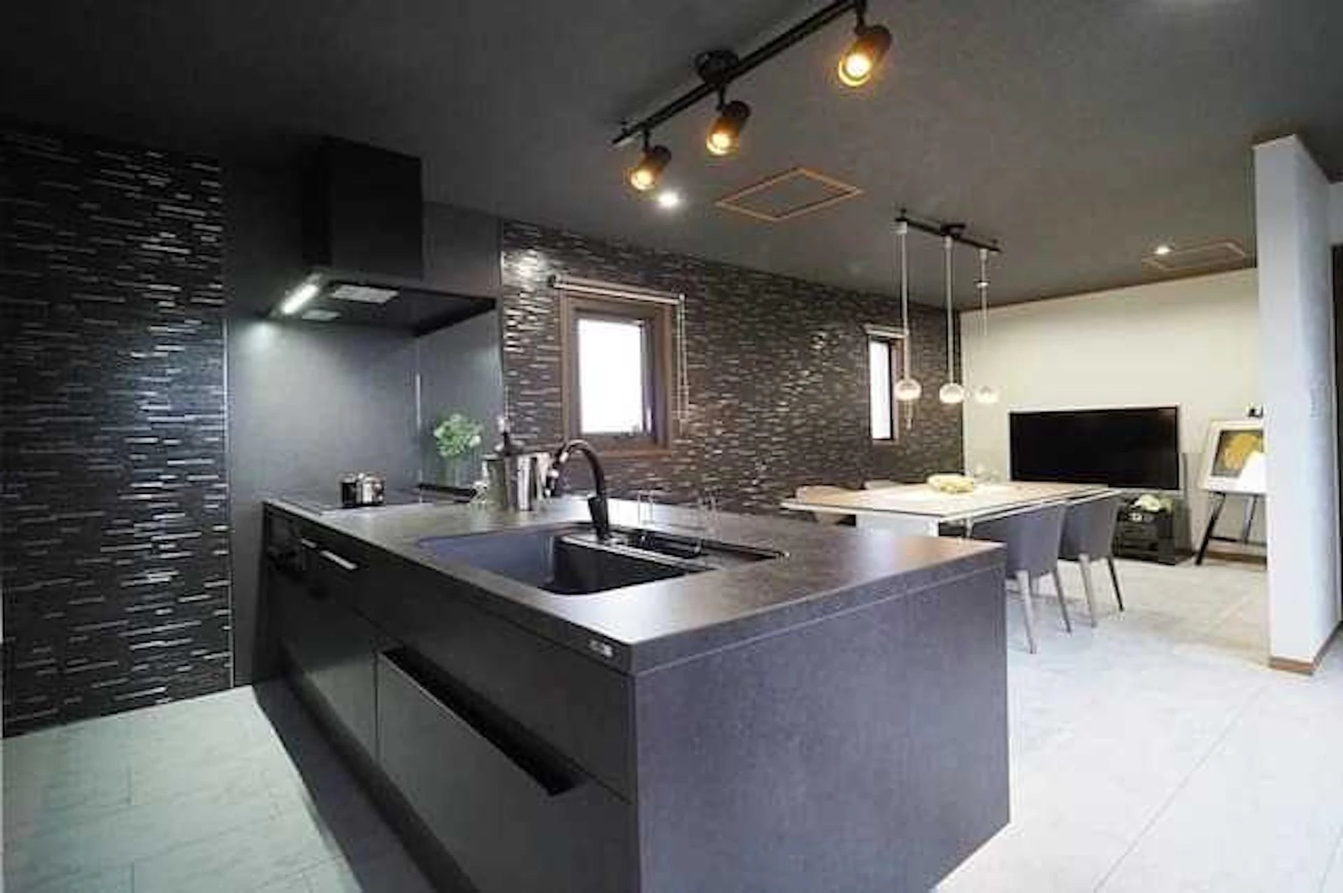 その④:各メーカーの最新商品を実物展示!地域最大級のショールームを計6店舗展開!