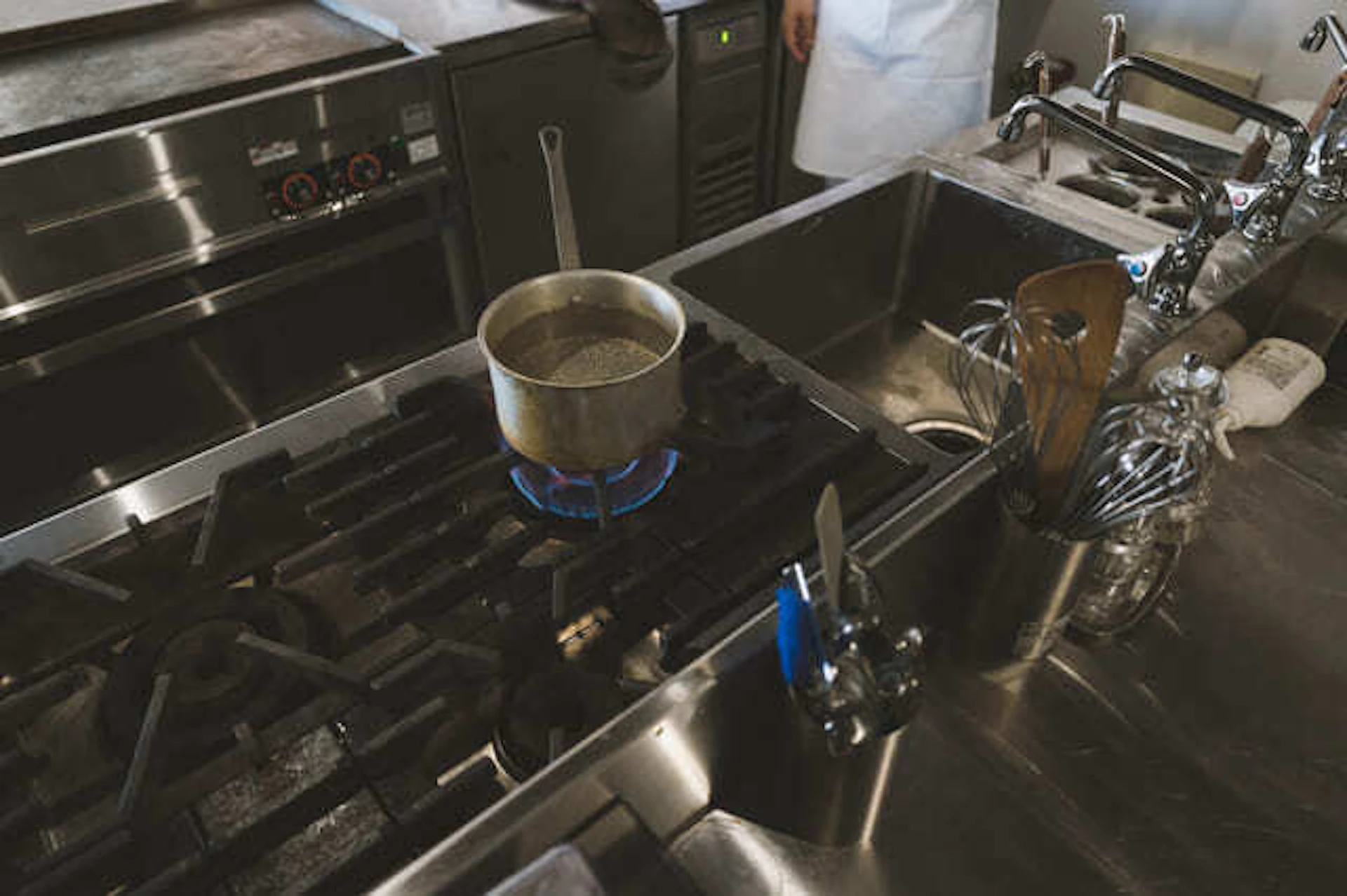 家庭にも導入できる業務用キッチン