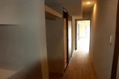 無垢材仕上げの廊下