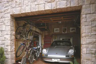 整備工具も充実した趣味のガレージ