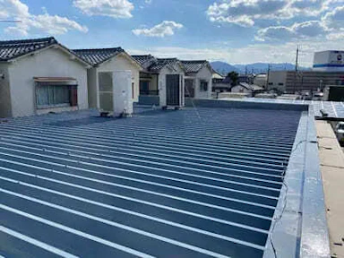 折板屋根を「シリコン系遮熱塗料」で塗装