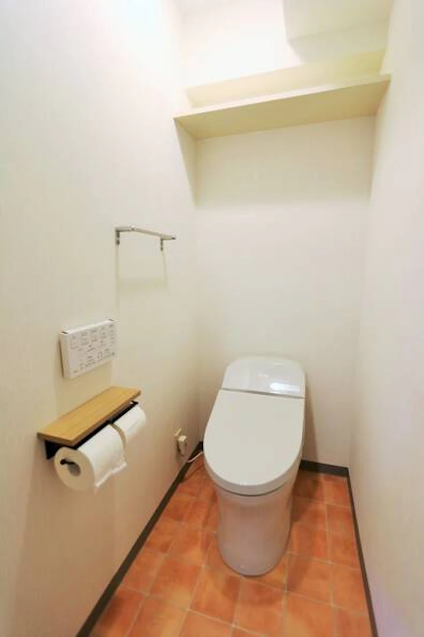 事例5:タンクレスのすっきりとしたトイレに