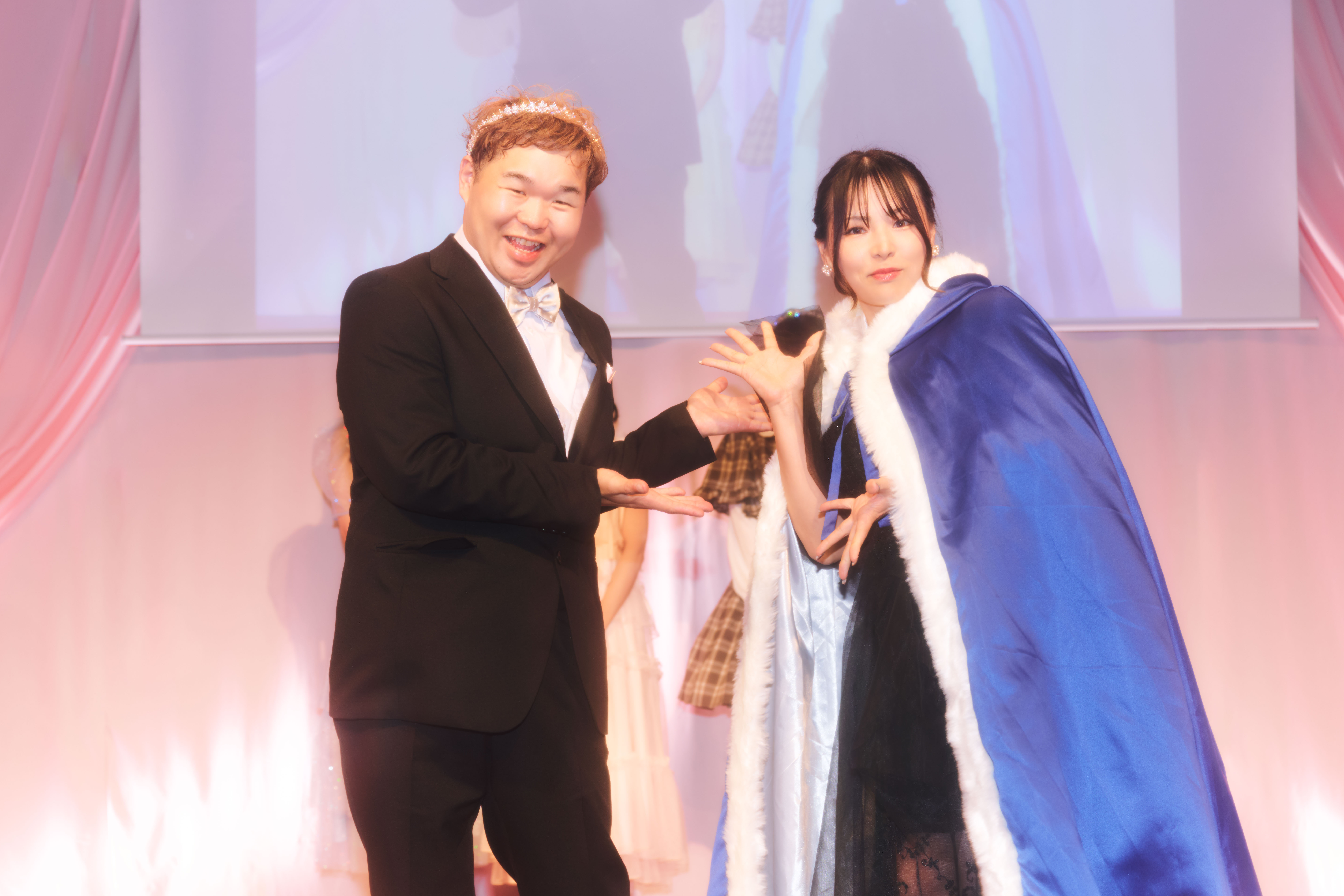 てるちゃんさんとこがちゃんさんは、贈呈されたマントとティアラを交換して登場。ランウェイのパフォーマンスでも会場を沸かせていました。