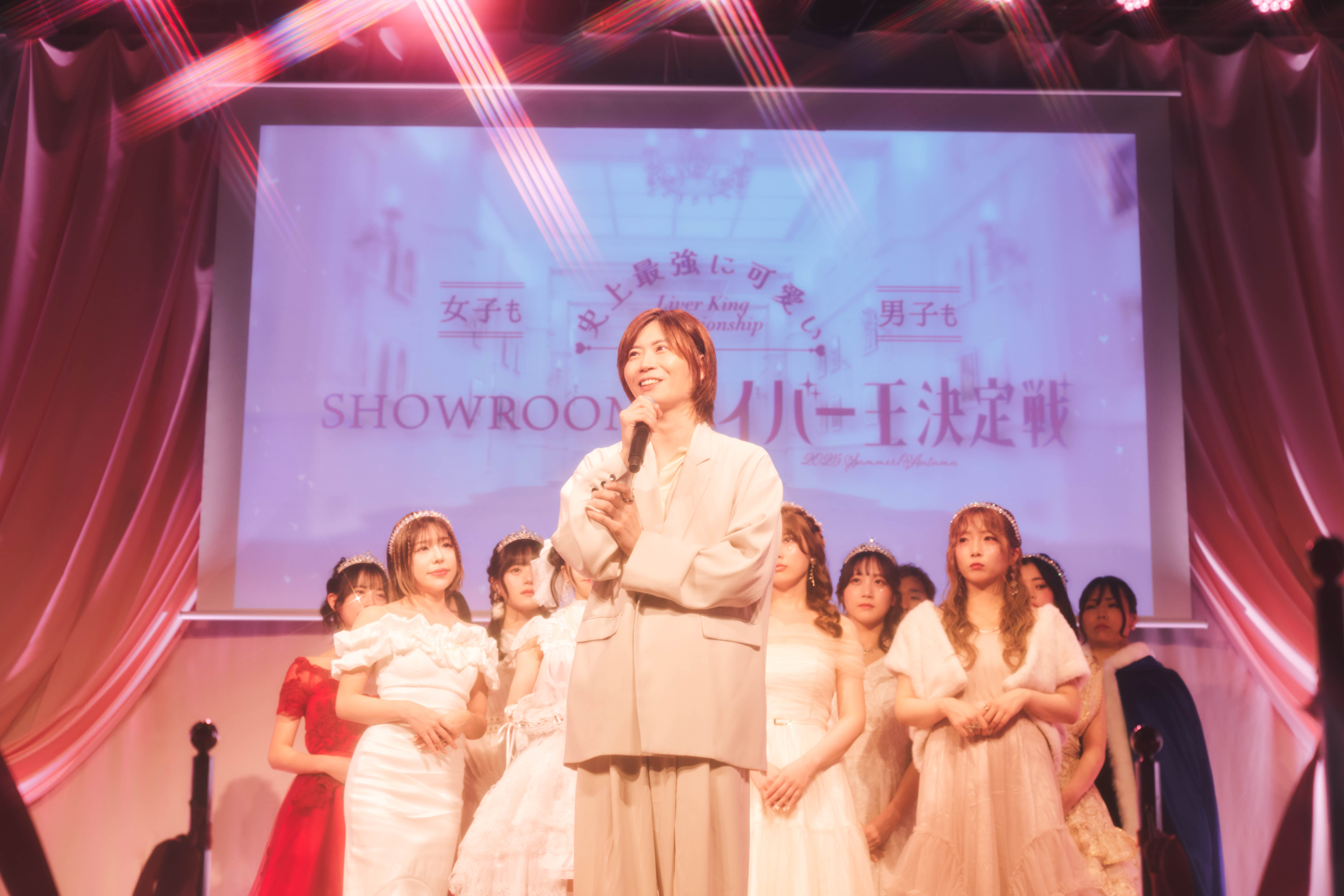 戴冠式フィナーレは受賞者14名のランウェイ♡