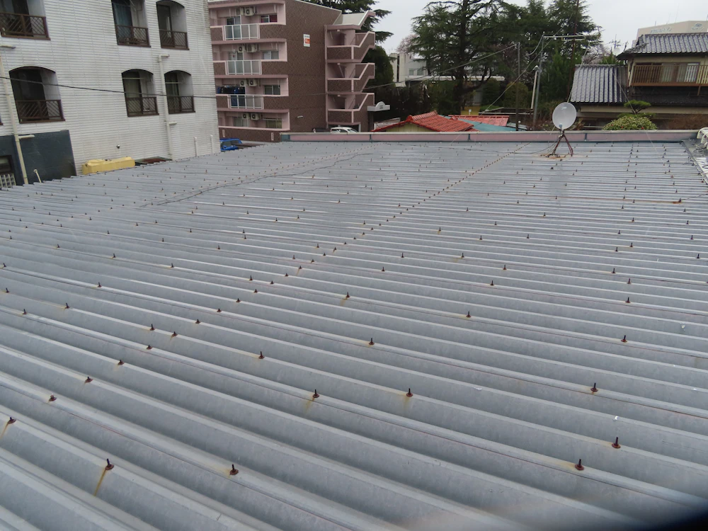 水戸市のテナント 折板屋根の防水工事 水戸市のテナント　折板屋根の防水工事 施工前