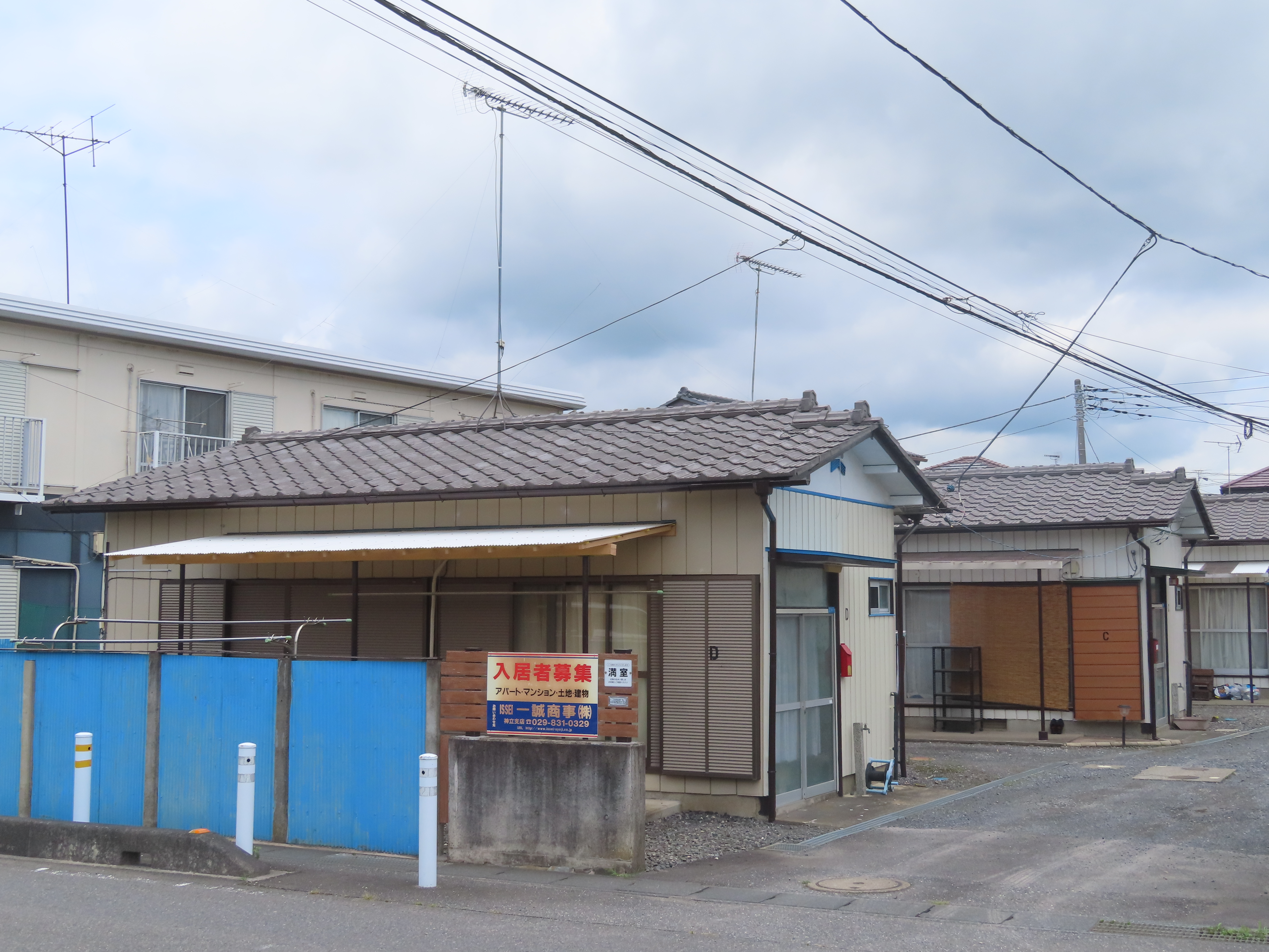 土浦市 平屋のセメント瓦の塗装