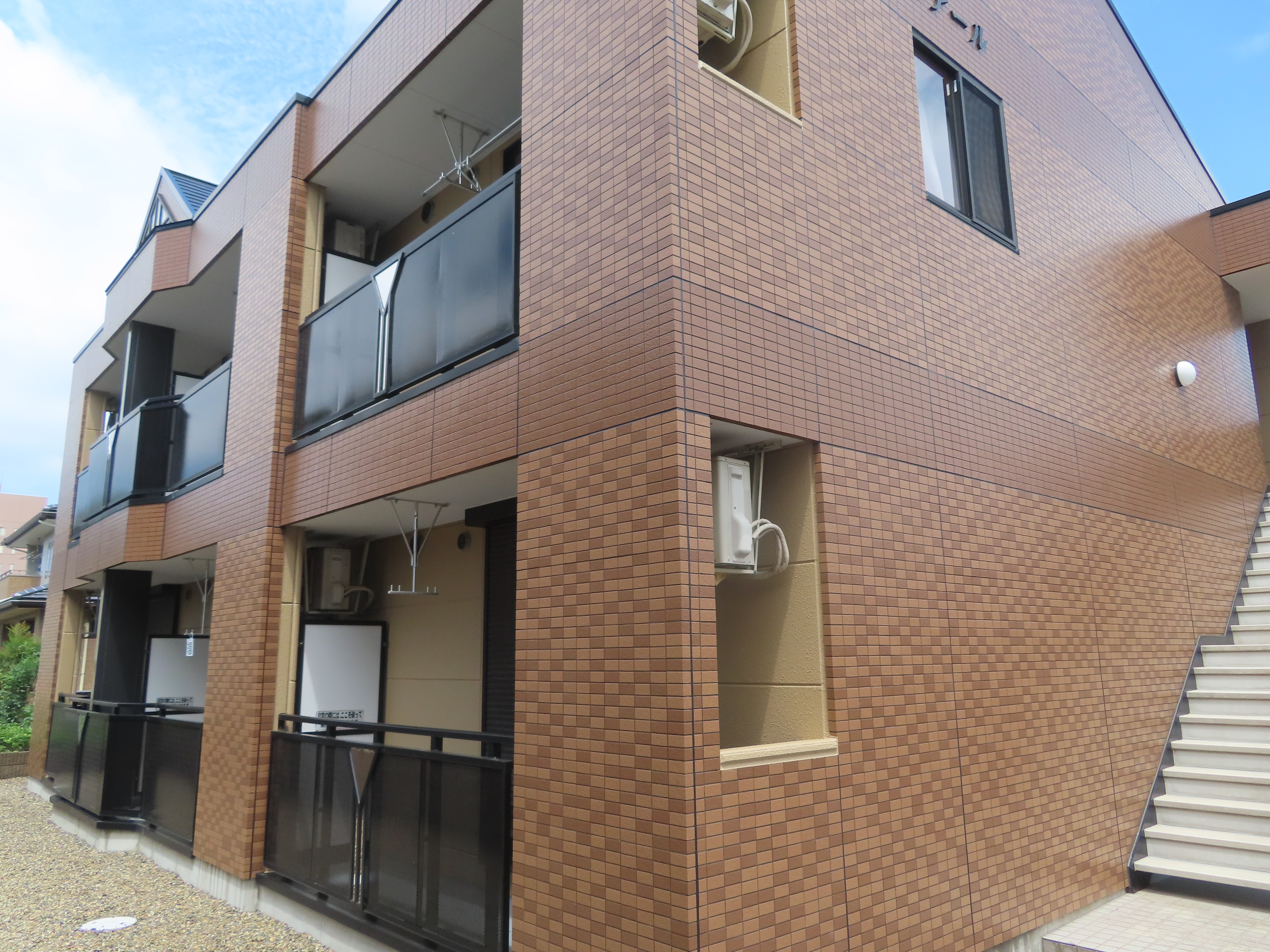 つくば市 東建コーポレーションのアパートの屋根・タイル外壁のクリア塗装