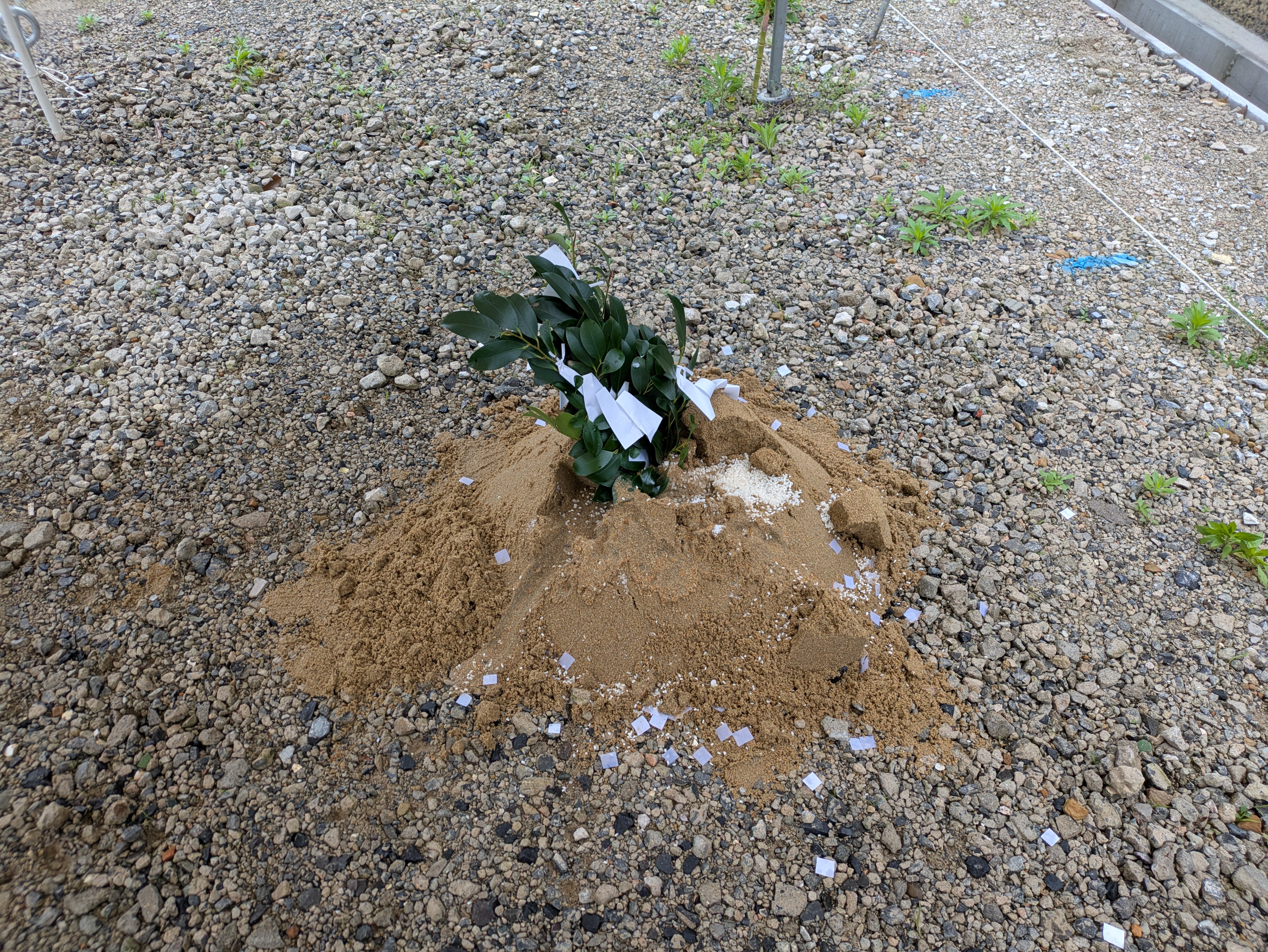 佐世保市新田町Y様邸 鍬入れ後の盛砂