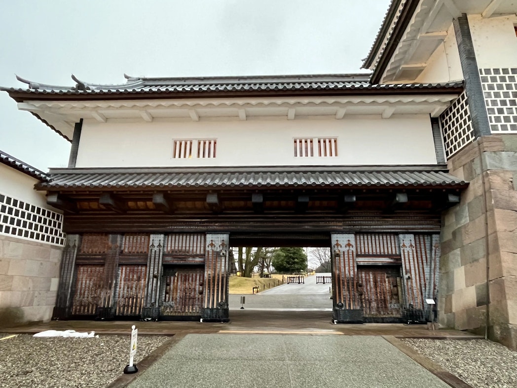 kanazawa-castle-gate