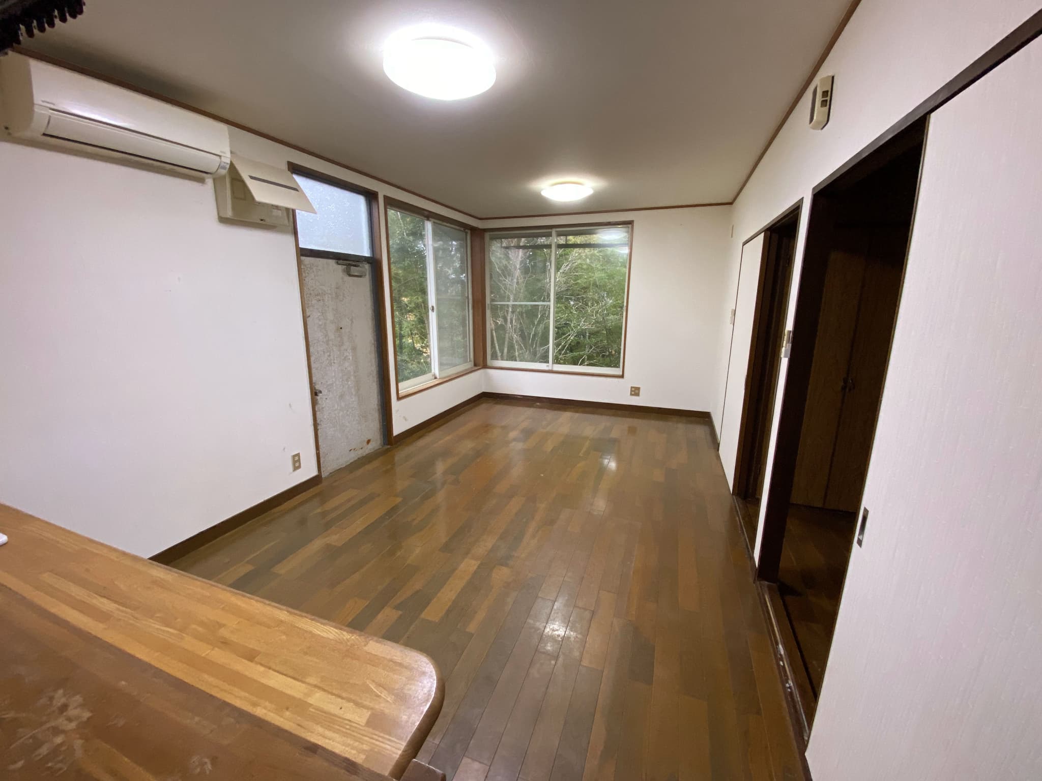 H様邸 LDKのクロスとフローリング張り替え - 画像2