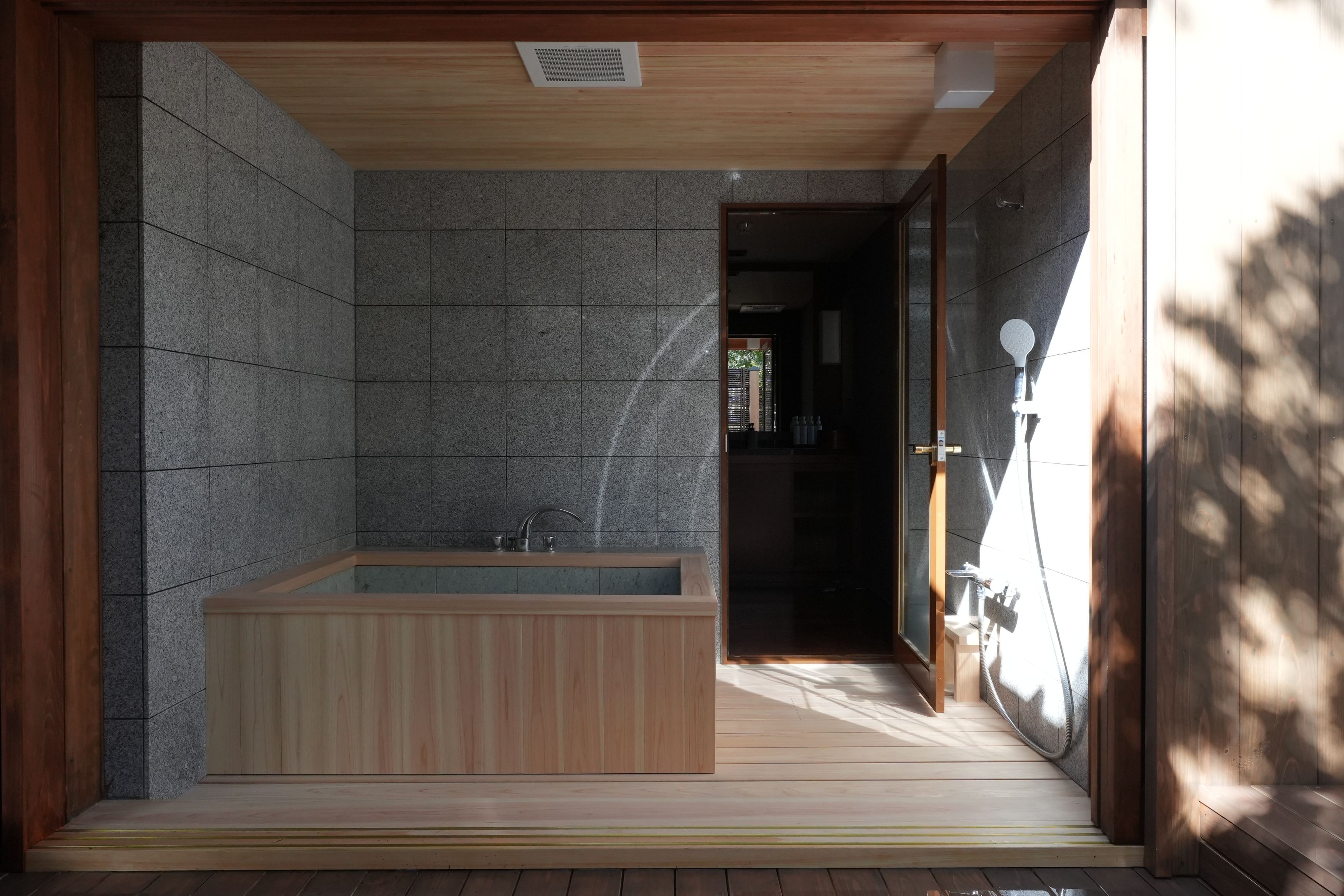 おちあいろう　客室デッキ新設工事 - 画像1