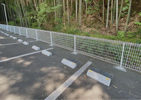 駐車場 フェンス設置工事 - 画像1
