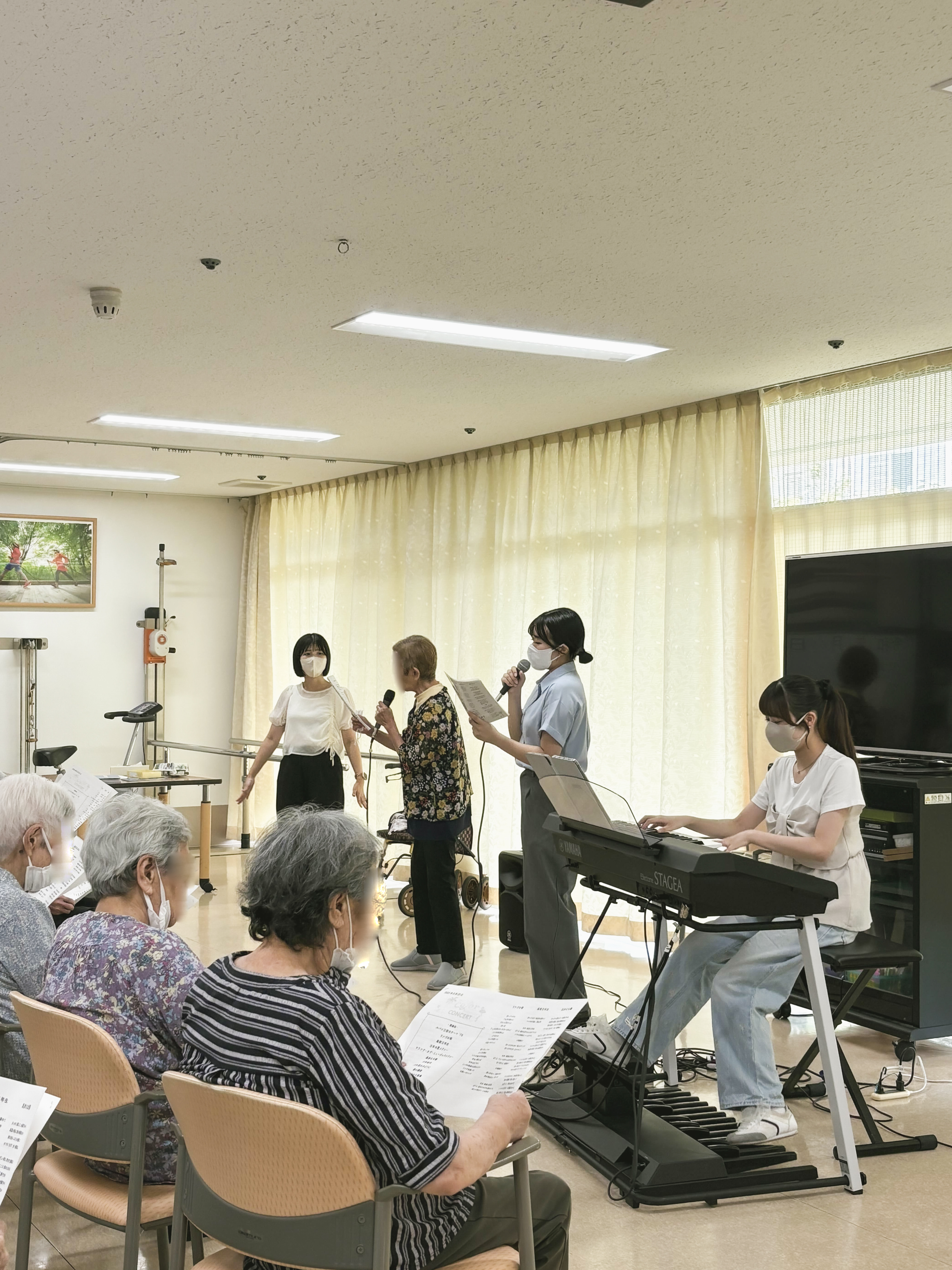 利用者の方と一緒に歌いました🎤
