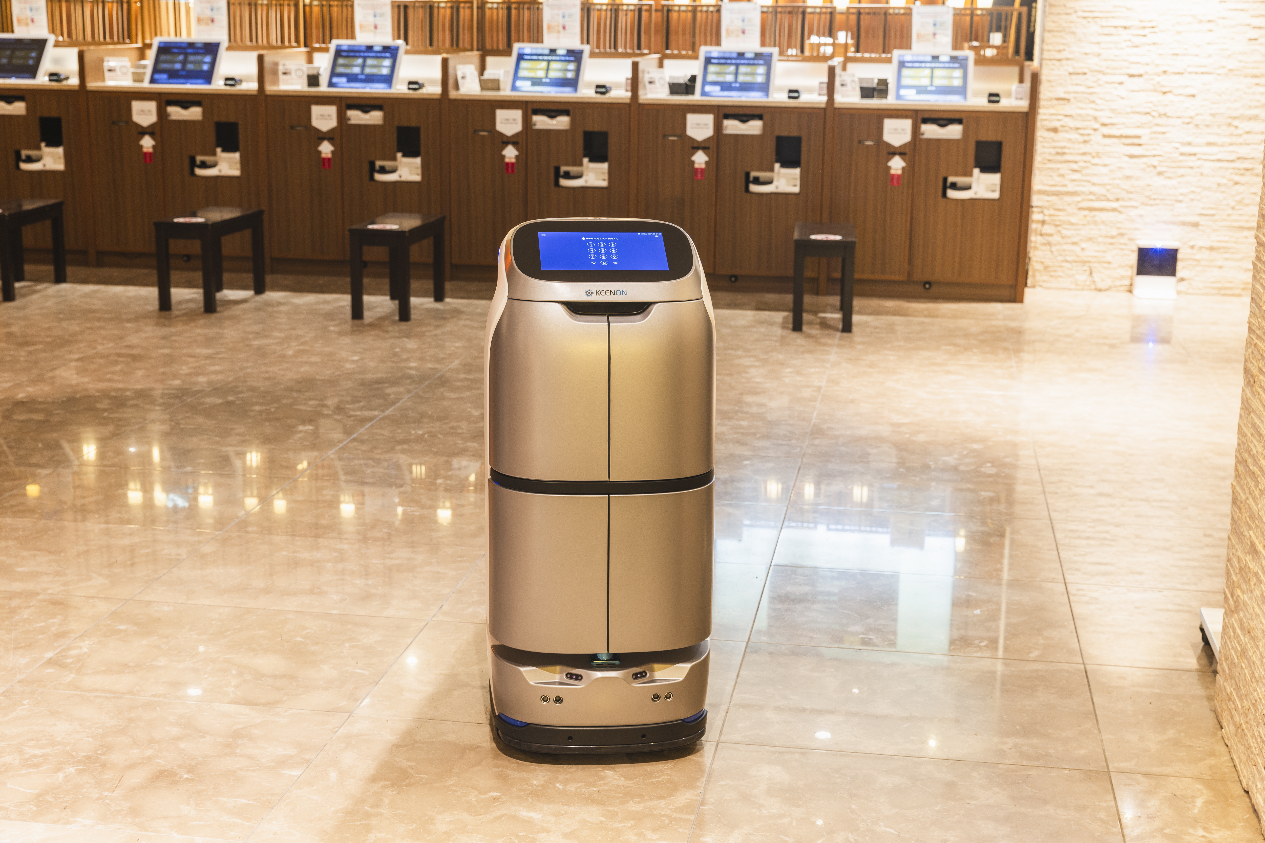 ロボット 大型ディスプレイ搭載！配膳・運搬ロボットT9｜配膳ロボットならROBOTI