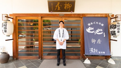 弁護士と「若旦那」の二足のわらじ　地元山梨で旅館の再生を目指す弁護士の挑戦