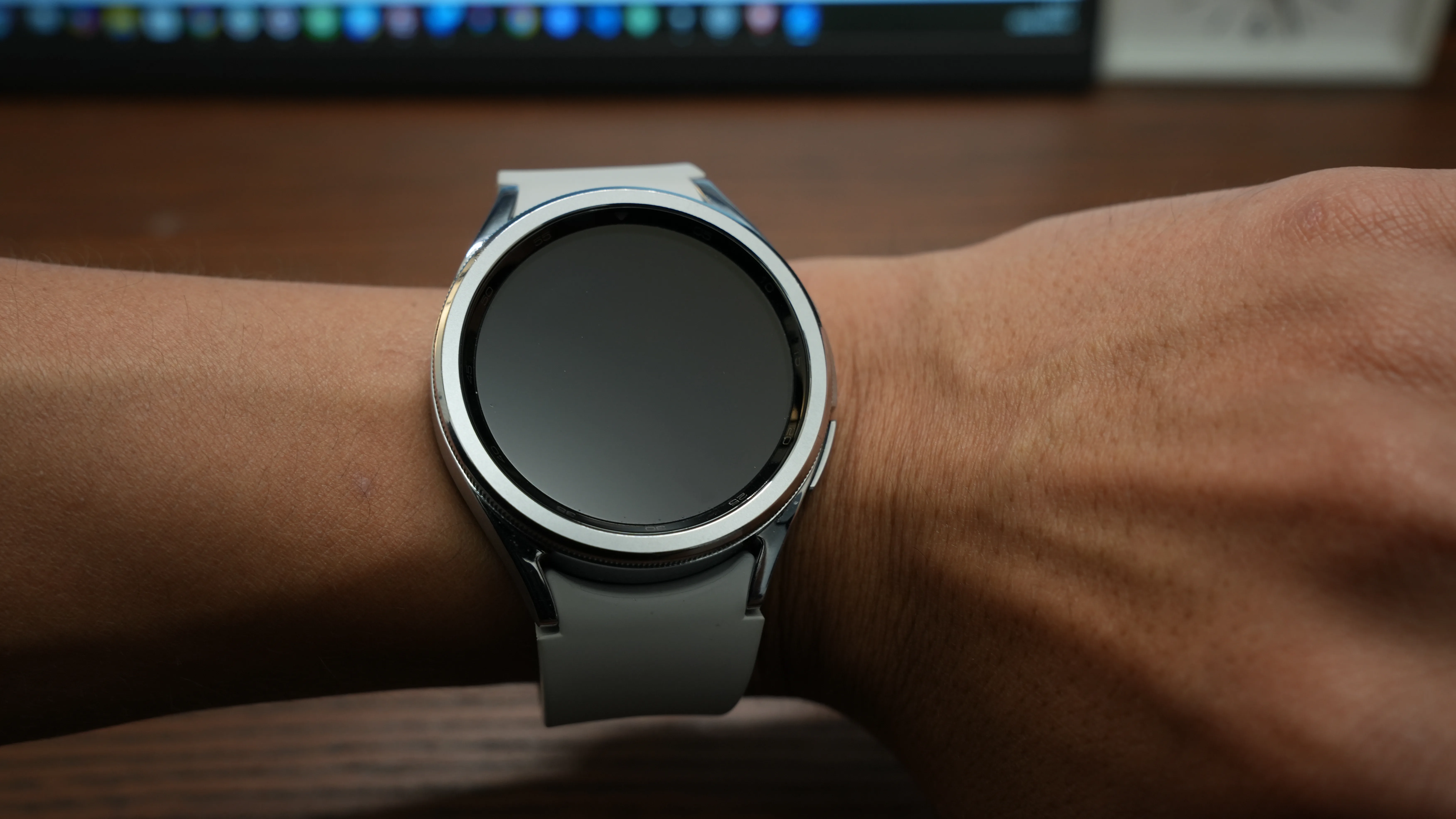 Galaxy Watch6 Classicを付けたところ