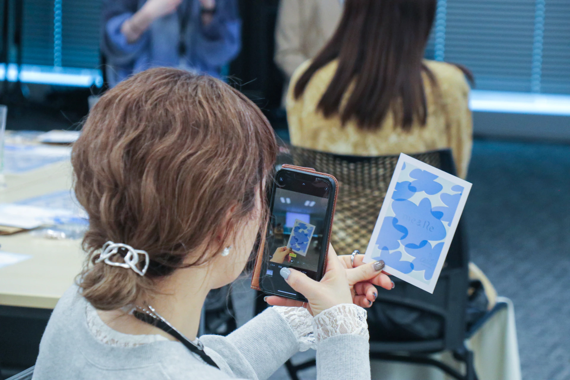 【写真】ブロガーさんが写真を撮る様子